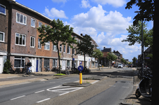 904508 Gezicht op de panden Amsterdamsestraatweg 335 (links) -lager te Utrecht.